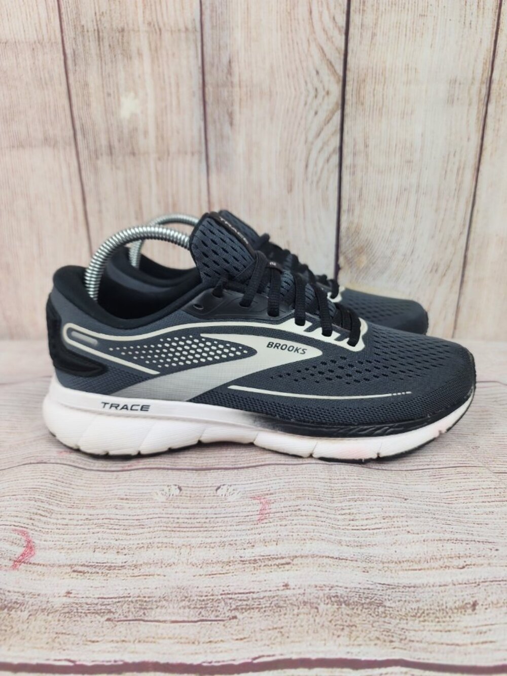 Brooks Trace 2 Womens Running Shoes Size 8 WIDE Athletic Training Workout Gym